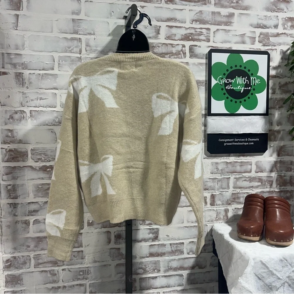 Salty wave Beige White bow Sweater women’s small